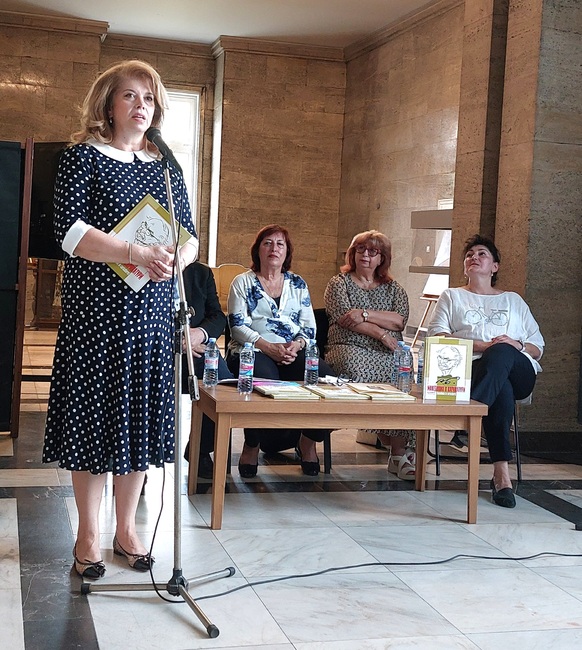 Вицепрезидентът Йотова беше гост на представянето на книгата „Македония в карикатури – Александър Божинов“