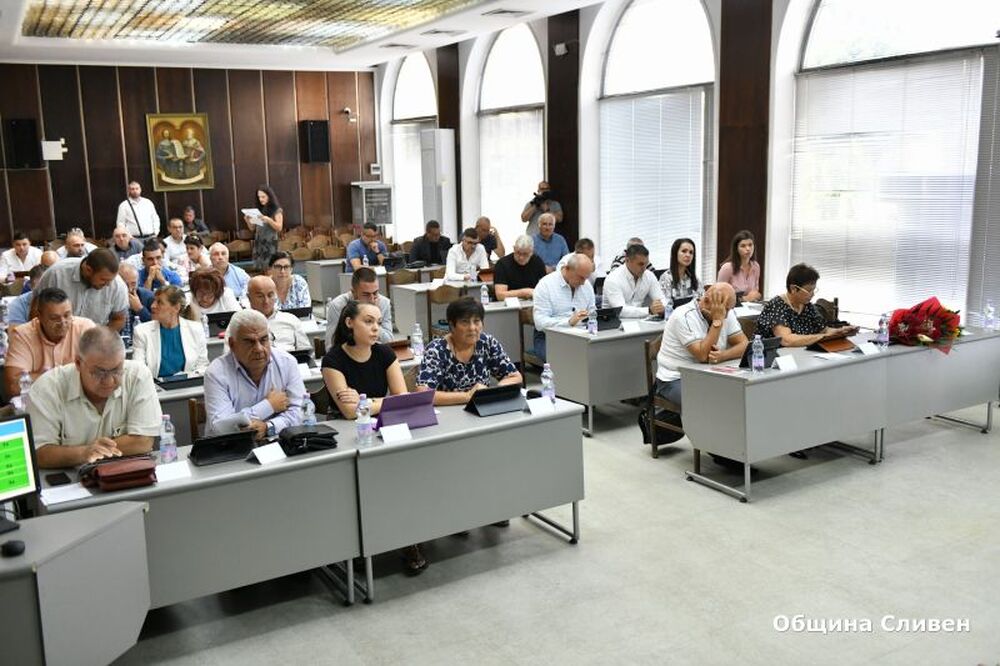 Кметът Стефан Радев предлага на съветниците общината да поеме 50% от разходите за паспорти на блоковете - кандидати за саниране 