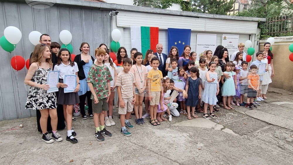 С тържество закриха учебната година в българското неделно училище "Йордан Йовков" в Букурещ