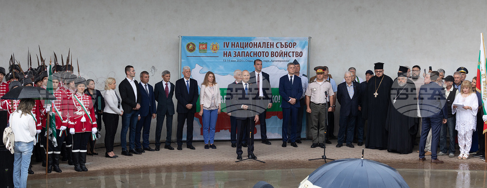 Държавният глава: Повелята на нашето време е да предадем националните ни ценности и идеали, славната ни история и опит на младите българи