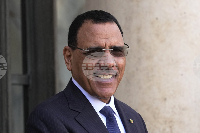 Сваленият от власт президент на Нигер е под домашен арест вече две години