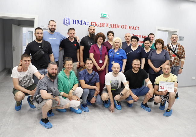 Десетки дариха във ВМА в Деня на кръводарителя