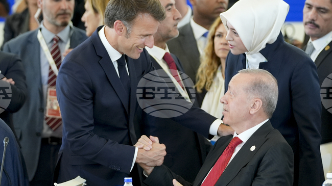 Ердоган каза на Макрон, че за справедлив и дълготраен мир в Украйна трябва да бъдат използвани всички дипломатически ресурси