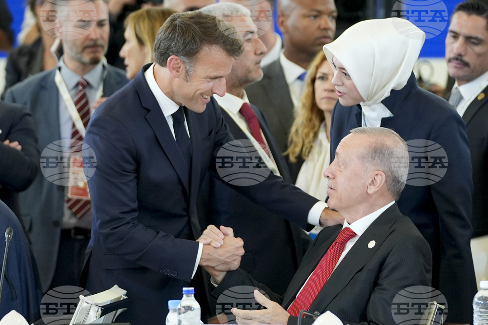 Ердоган каза на Макрон, че за справедлив и дълготраен мир в Украйна трябва да бъдат използвани всички дипломатически ресурси