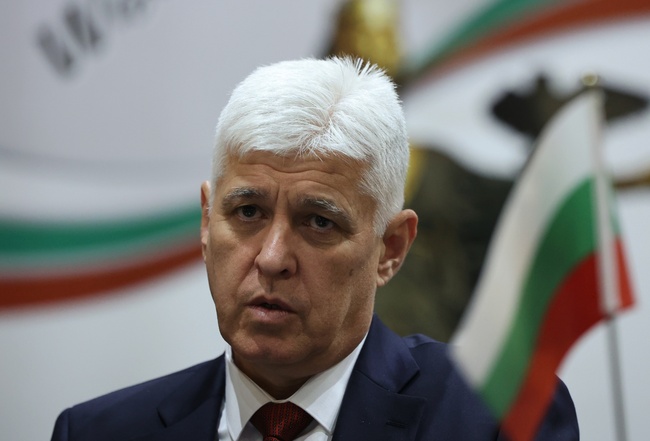 Defence Minister: Politicians Should Not Take Populist Approach, Armed Forces Must Be Modernized