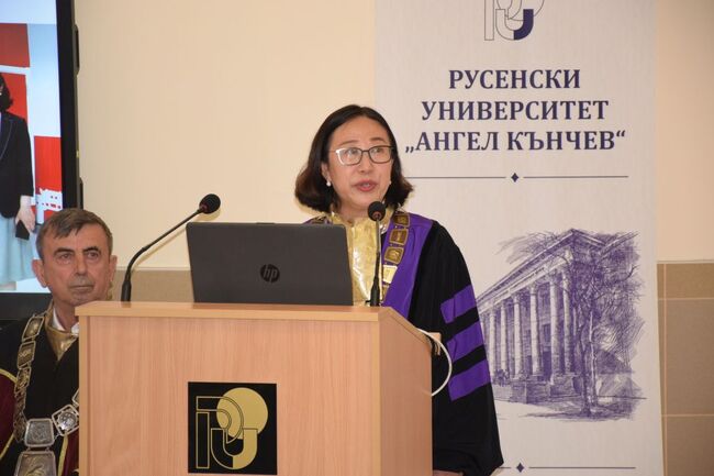 Русенският университет присъди почетното звание „Доктор хонорис кауза“ на проф. д-р Дзинхуи Янг