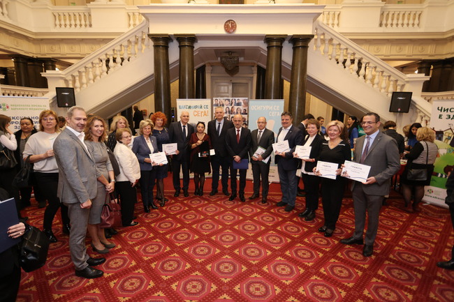 Представители на законодателната и изпълнителната власт, на неправителствени организации и лекари присъстваха на отбелязването на 15-ата годишнина на Сдружение „Национална мрежа на здравните медиатори“