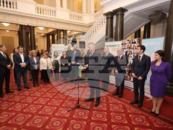    Представители на законодателната и изпълнителната власт, на неправителствени организации и лекари присъстваха на отбелязването на 15-ата годишнина на Сдружение „Национална мрежа на здравните медиатори“