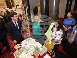    Представители на законодателната и изпълнителната власт, на неправителствени организации и лекари присъстваха на отбелязването на 15-ата годишнина на Сдружение „Национална мрежа на здравните медиатори“