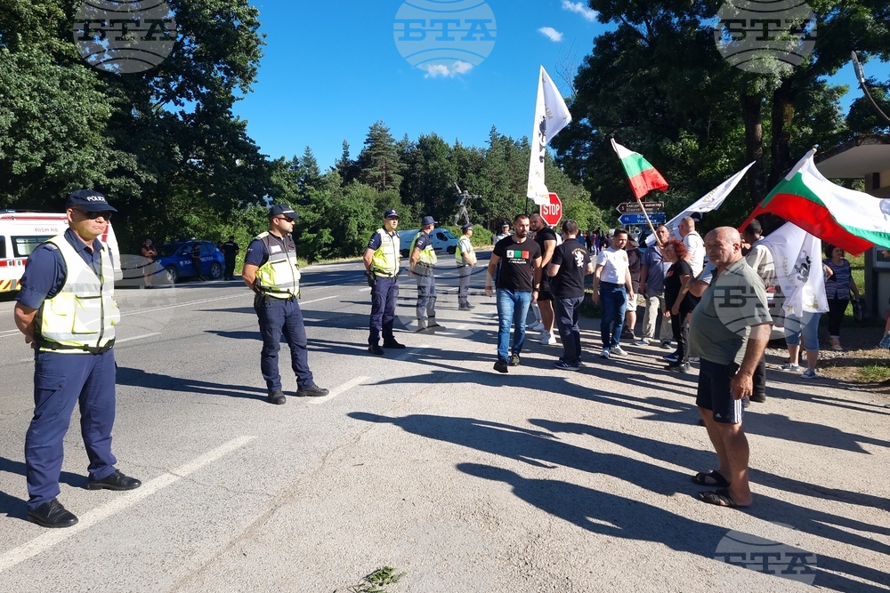 Забранено е движението на тирове над 12 тона през прохода „Петрохан“, съобщиха от АПИ