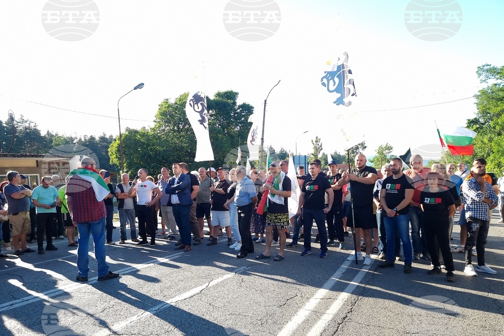 В село Бързия подготвят нови протести срещу пускането на тирове през прохода Петрохан, каза депутатът от "Възраждане" Петър Петров