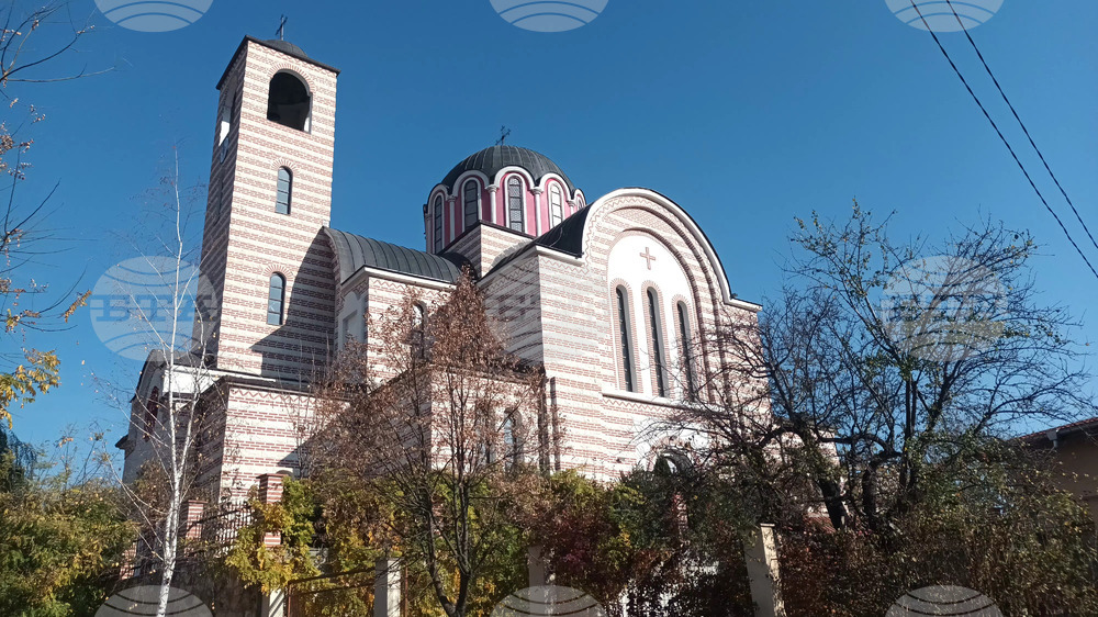 Оригиналните камбани на храм-паметника "Св. Георги Победоносец" отново огласят Брезник