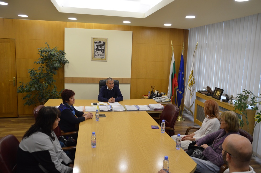 По покана на кмета Илко Стоянов! Специалисти от единствена по рода си верига дентални клиники в България преглеждат безплатно потребители със специфични потребности в социалните услуги в Благоевград