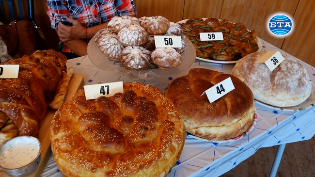 Във фестивала на българската погача в свищовското село Овча могила се включиха 42-ма участници