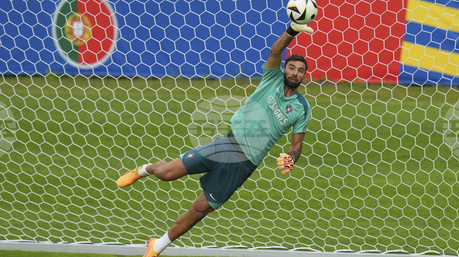 Бившият вратар на португалския национален отбор по футбол Руи Патрисио сложи край на професионалната си кариерата