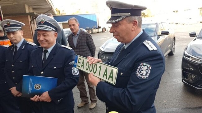 От днес започна издаването на регистрационни номера за електрическите автомобили със зелени знаци