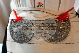 Исперих - Етнографска къща - автентични носии