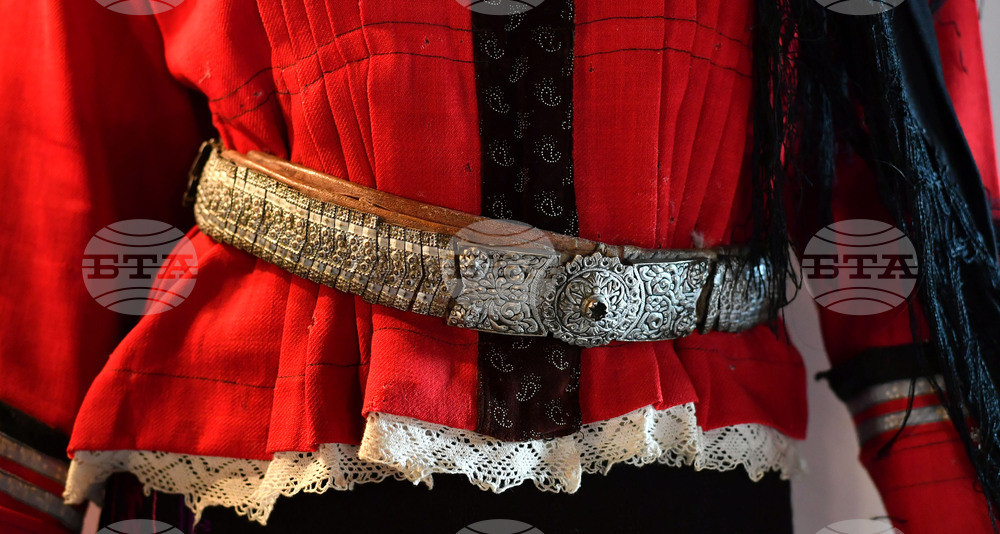 Исперих - Етнографска къща - автентични носии