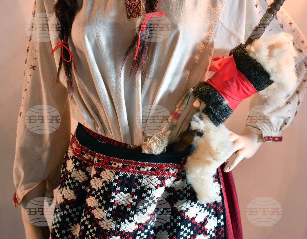 Исперих - Етнографска къща - автентични носии