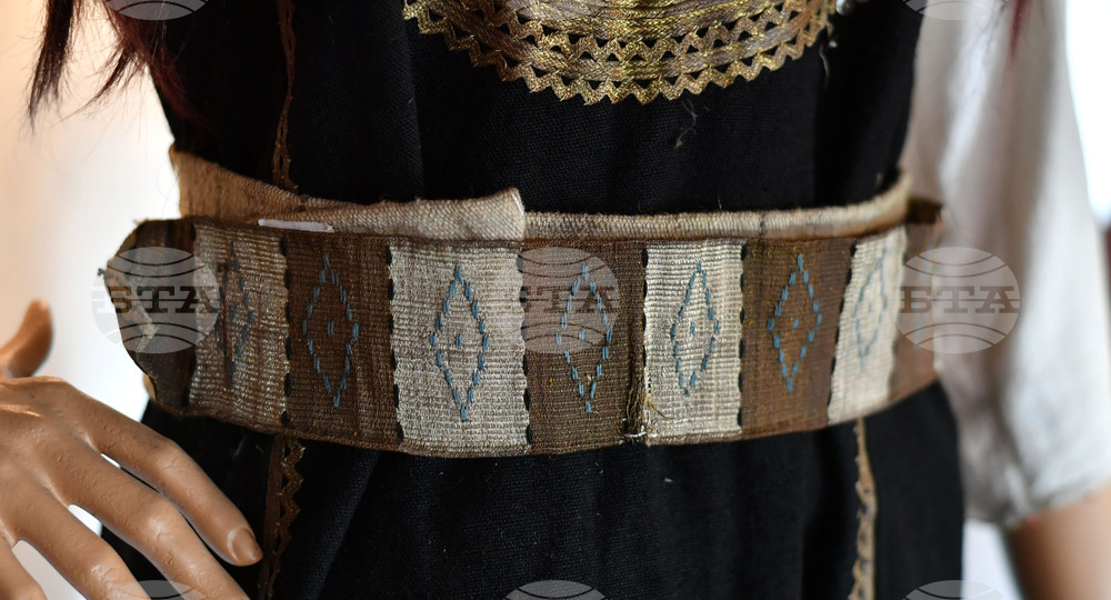 Исперих - Етнографска къща - автентични носии