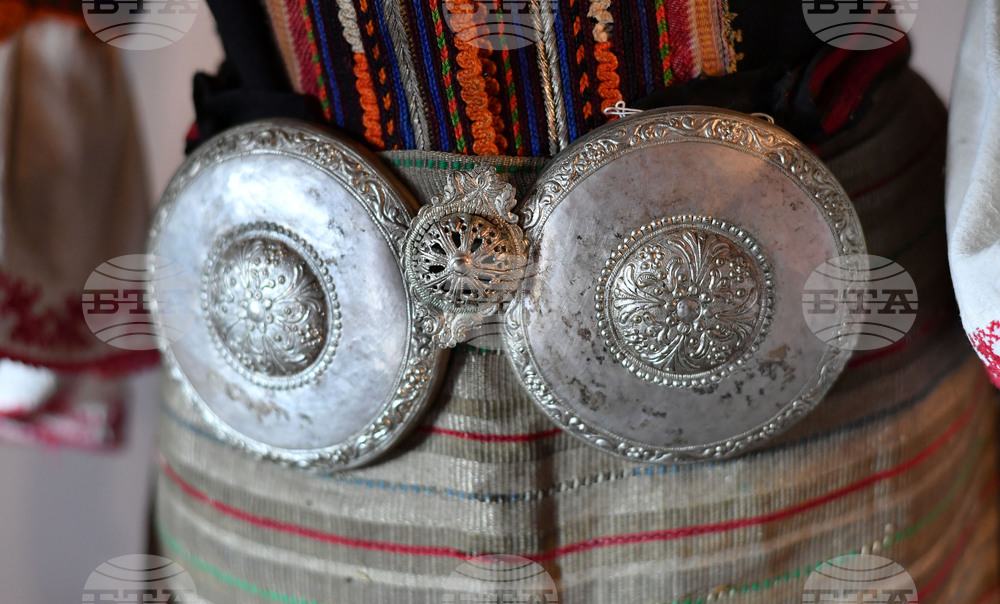 Исперих - Етнографска къща - автентични носии