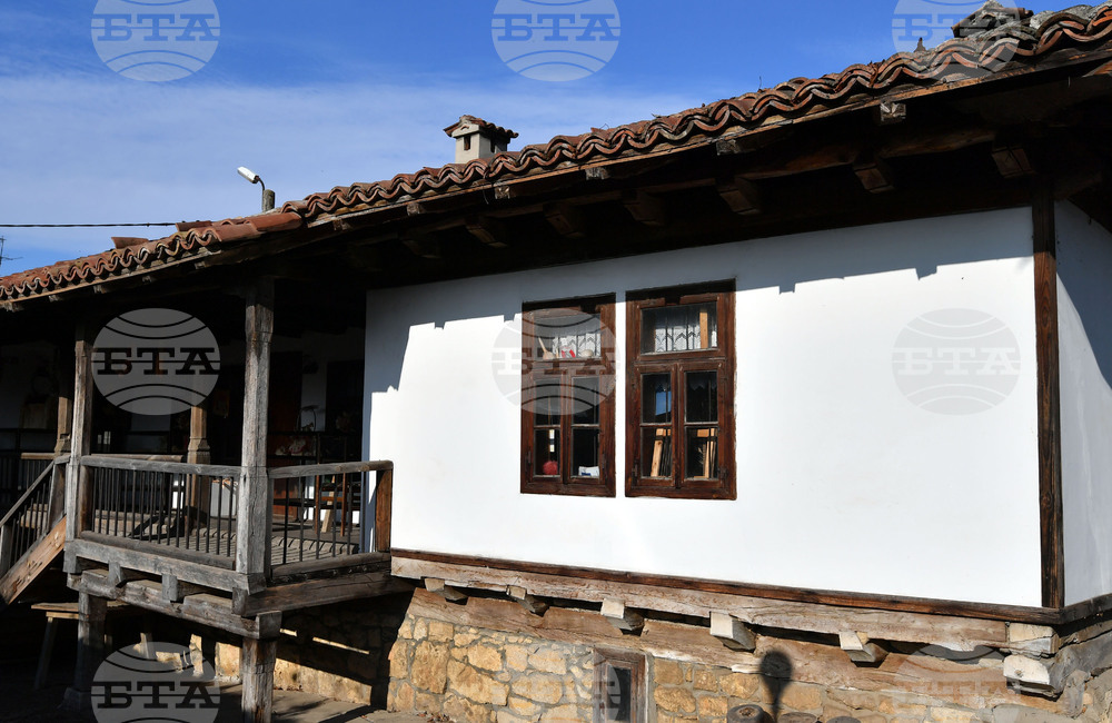 Исперих - Етнографска къща - автентични носии