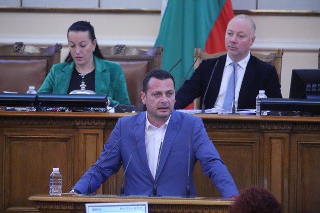  Иван Ченчев: Има съмнения, че държавата е ощетена с близо 2 млн. лева, а премиерът го няма, за да обясни