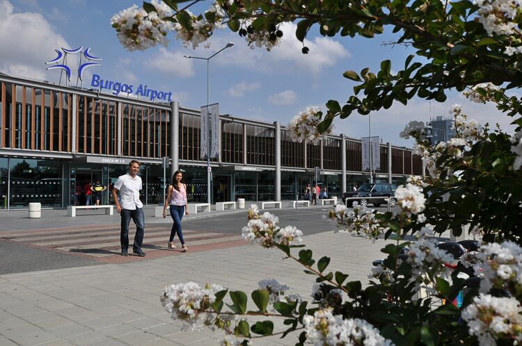 Кметът на Поморие иска концесионния договор на бургаското летище от транспортното министерство