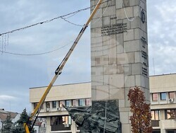 Започна поставянето на коледната украса във Видин