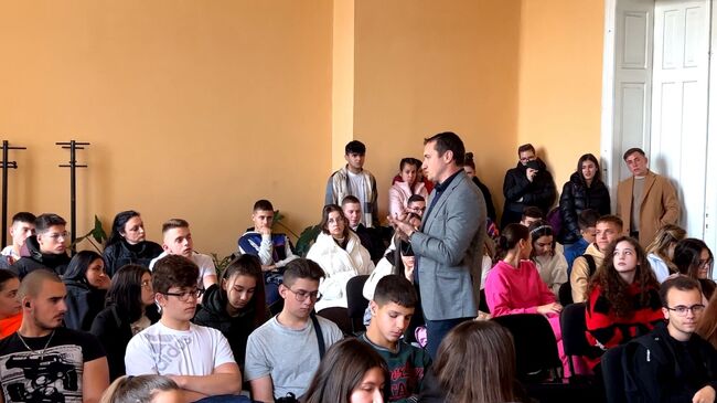 Прокурори от Кюстендил говориха с близо 100 ученици от езикова гимназия „Д-р Петър Берон“ за правото и разделението на властите