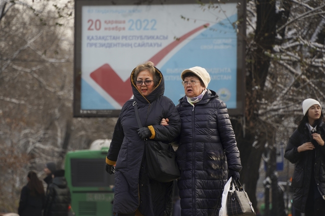 Казахстанците гласуват на предсрочни избори, предизвикани от президента, за да излезе от сянката на предшественика си
