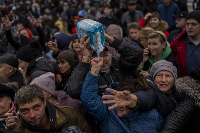 Петима ранени при руски обстрел на пункт за раздаване на помощи близо до Херсон