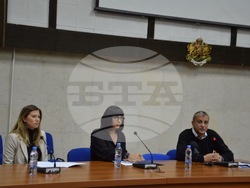 Щрихи от програмата за предстоящия месец декември бяха представени от Силвия Домозетска и Яна Гюрова