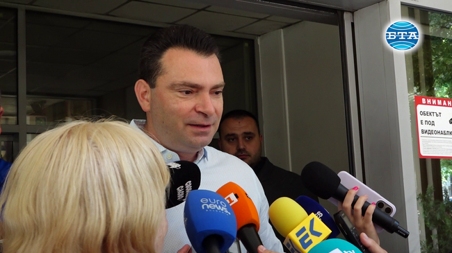 Предполагам, че ще има избор на председател на парламентарна група, каза Калоян Паргов преди НС на БСП