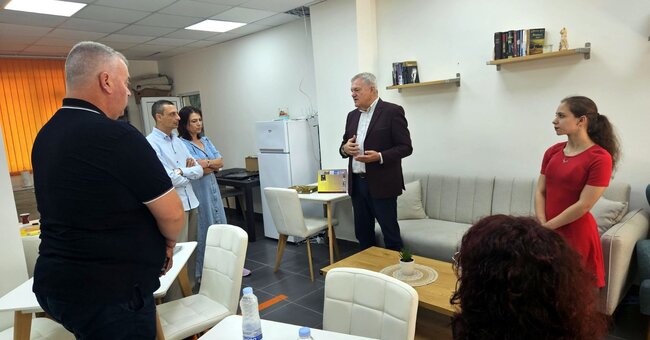 ПП АБВ: 11 нови партийни карти връчи председателят на АБВ Румен Петков в Стара Загора