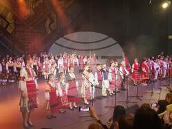 Децата на Благоевград поднесоха вълнуващ благотворителен концерт-спектакъл по случай Деня на християнското семейство