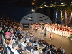 Децата на Благоевград поднесоха вълнуващ благотворителен концерт-спектакъл по случай Деня на християнското семейство