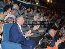 Децата на Благоевград поднесоха вълнуващ благотворителен концерт-спектакъл по случай Деня на християнското семейство