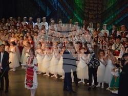 Децата на Благоевград поднесоха вълнуващ благотворителен концерт-спектакъл по случай Деня на християнското семейство