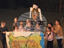 Децата на Благоевград поднесоха вълнуващ благотворителен концерт-спектакъл по случай Деня на християнското семейство