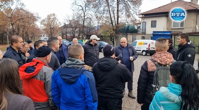 Мобилизирани са служители на Община Перник в издирването на Александър