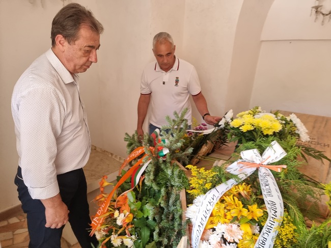 "Синя България" продължава съществуването си като съюз и започваме да се готвим за предсрочни парламентарни избори, каза съпредателят на коалицията Вили Лилков