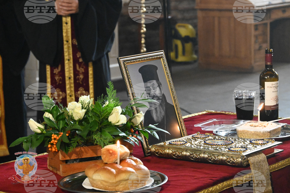 Панихида за една година от кончината на отец Ангел Ангелов беше отслужена в храма "Св. София"