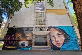 Бургас - жилищна сграда - графити