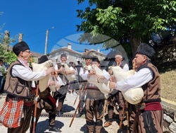 Хвойна - паметник на отец Атанас Аролски - откриване