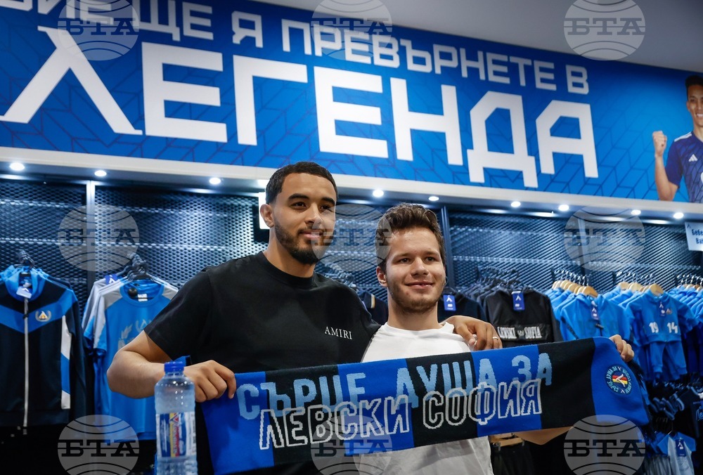 Стотици фенове на Левски засвидетелстваха обичта си към Билал Бари