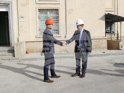 Министърът на енергетиката инспектира реконструкцията на една от най-старите подстанции край Девня