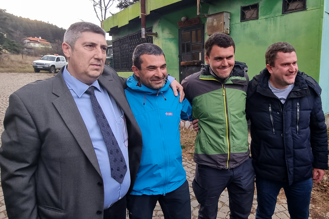 Изчезналият Сашко е открит в дере, в безпомощно състояние и първо е поискал вода, разказаха спасителите
