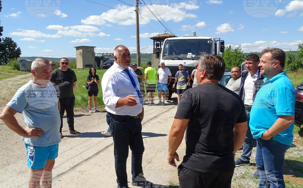 GERB Leader Borissov Visits Villages in Veliko Tarnovo Municipality Damaged by Hailstorm
