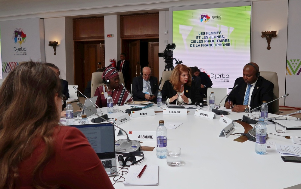 Вицепрезидентът: Липсата на доверие в политиците води до търсене на алтернативи на демокрацията